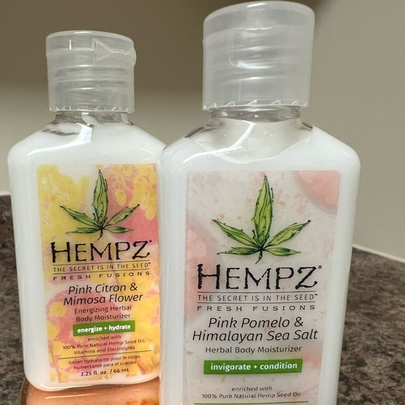 2 Moisturizers: Pink Citron & Mimosa Flower and Pink Pomelo & Himalayan Sea Salt - Picture 4 of 5